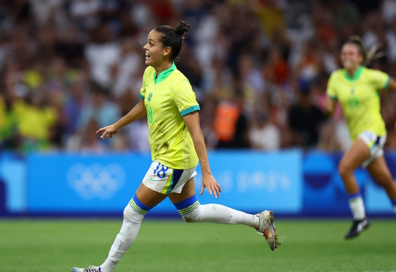 美国女足队呈现出色表现斩获胜利(美国女足队呈现出色表现斩获胜利的形象)