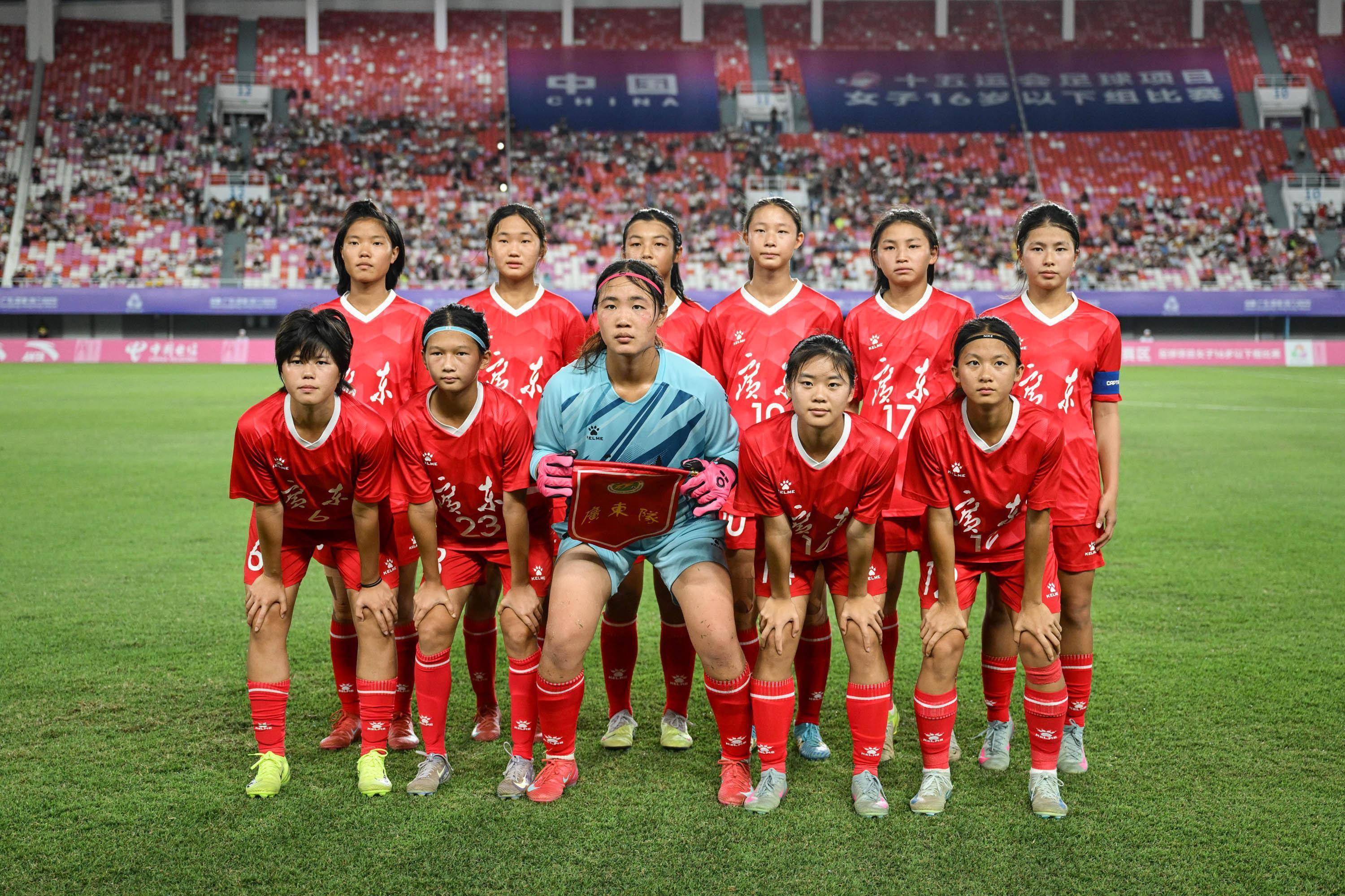 女足比赛球队举行季前赛，备战新赛季